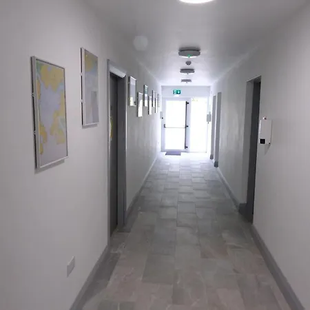 לינה וארוחת בוקר Whiddy School House Tranaha