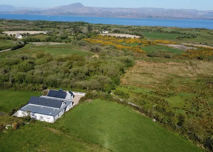 Whiddy School House 住宿加早餐酒店 2*