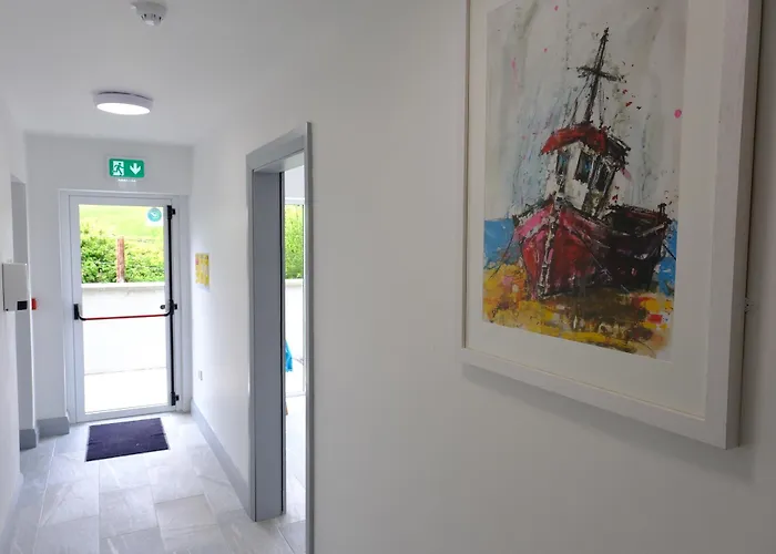 Whiddy School House 住宿加早餐酒店 Tranaha