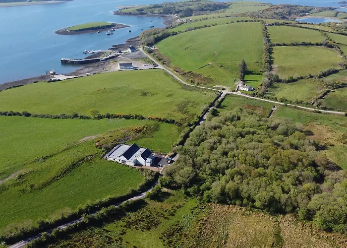 Whiddy School House 住宿加早餐酒店 2*